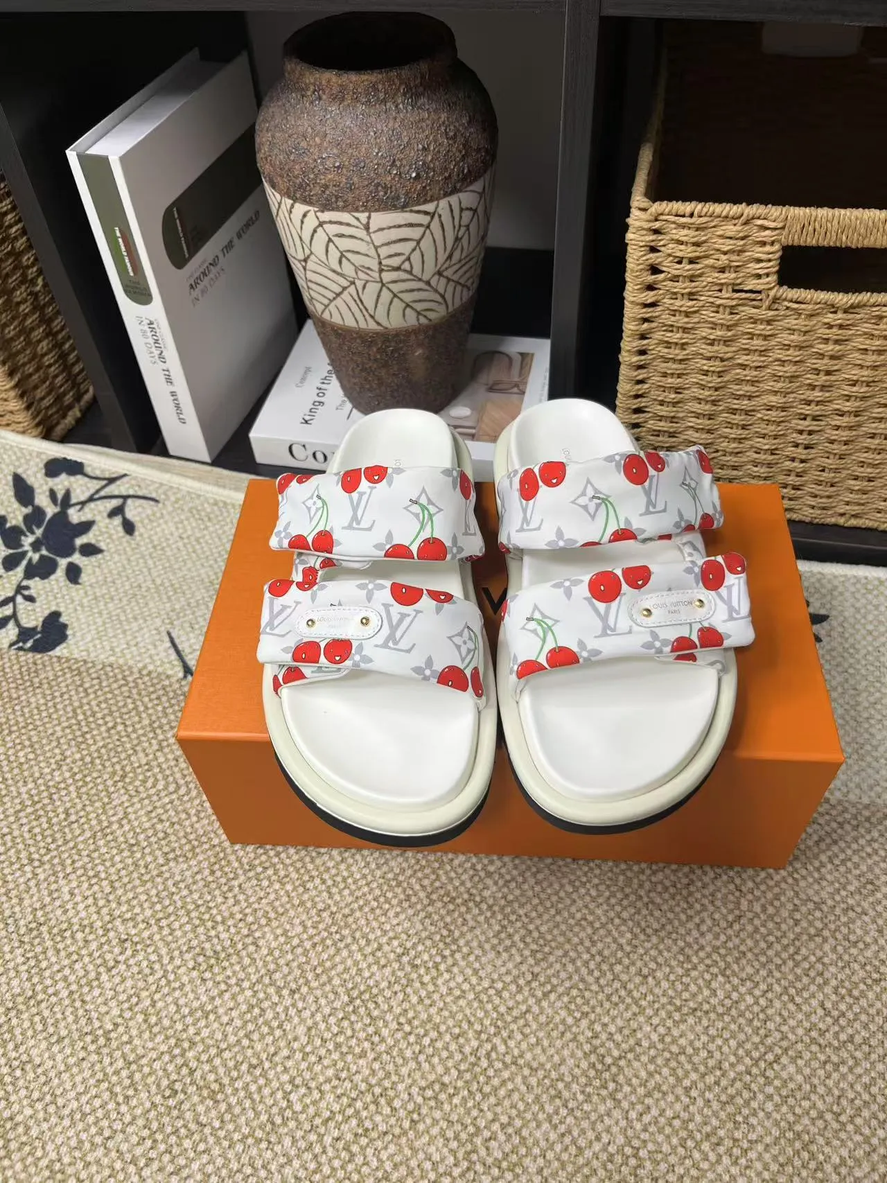 P340 yuan LV Louis Vuitton Full of high-end feel! A popular model among bloggers at home and abroad, it’s retro and fashionable, and looks stunning on your feet! Mainly recommended model on the official website★ ━━━━━ ЅᏇєєt ━━━━━ ▪️Upper: original calfskin ➕5D printing process ▪️Inner: imported mixed sheepskin ▪️Outsole: original molded foam outsole ▪️Size: Female 35-40 Men's 39-44 (women's 41 men's 45)